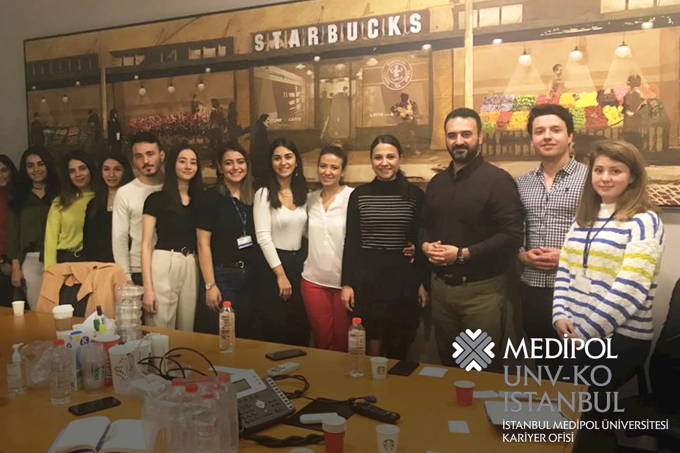 starbucks-4a1b01d3-10fe-4500-830b-dfd8853eb68f.jpg