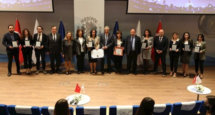 akredite-bdefe61e-8788-4394-8199-171727b2eb4e.jpg