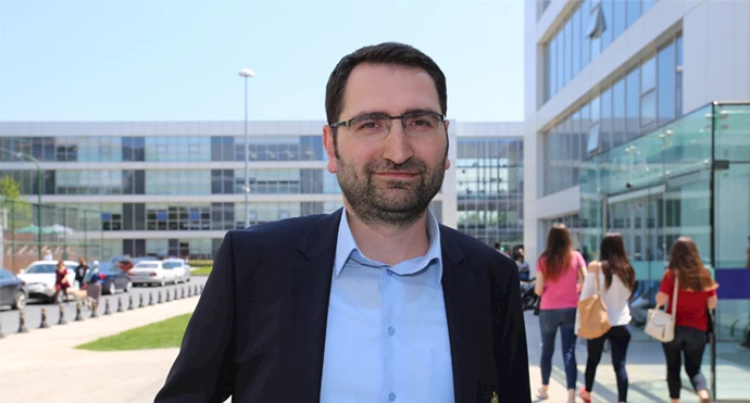Korhan_Hoca1-86fc4713-89b4-4fdb-b0e0-f3bc7a4952e7.jpg