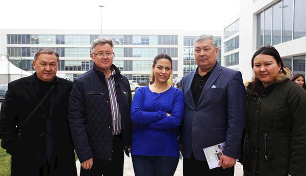 a25f-d90889780181-Kazakistan_Heyet.JPG
