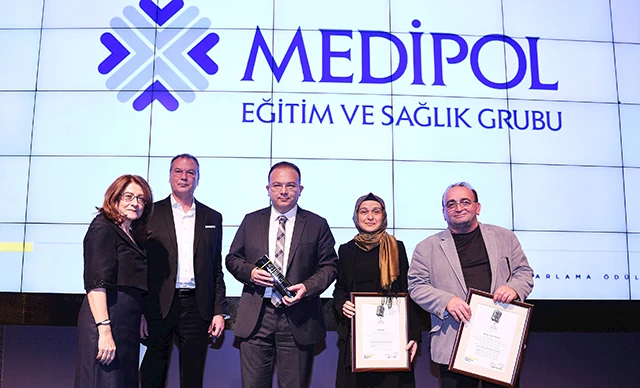 e44512286-medipol_marketing_odul.jpg