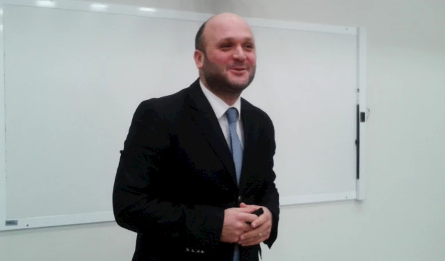 96c436c5-3039-4c11-a438-8c55963e4c50-drtarakci.jpg
