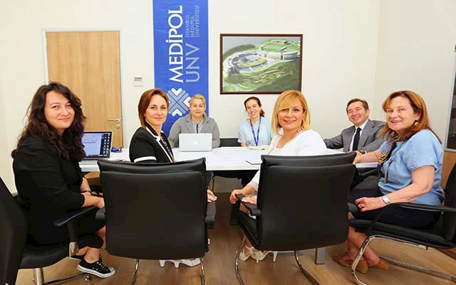 4778-a216-adfbec84b46a-Medipol_Mimarlik_Basarili_Ogrenciler.JPG