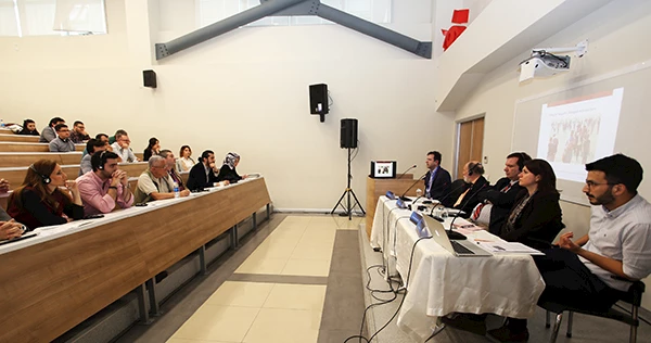 d1bc1c6b-4e36-4b6e-9913-46b521467892-Avrupayi_Yeniden_Dusunmek.JPG
