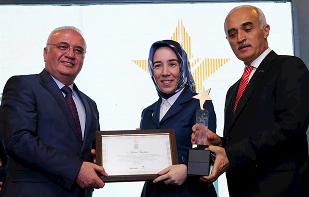 -5a8798ea0944-Karahan_Yilin_Ekonomi_Kose_Yazari_Odulu.jpg