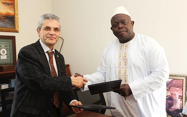 9d19-a1bcf28e12eb-Gambia_Yuksekogretim_Bakani.JPG